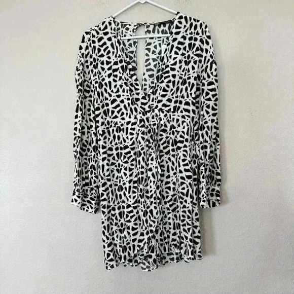 Zara Womens White Geometric Viscose Playsuit One Piece Size Large Button - Picture 2 of 9